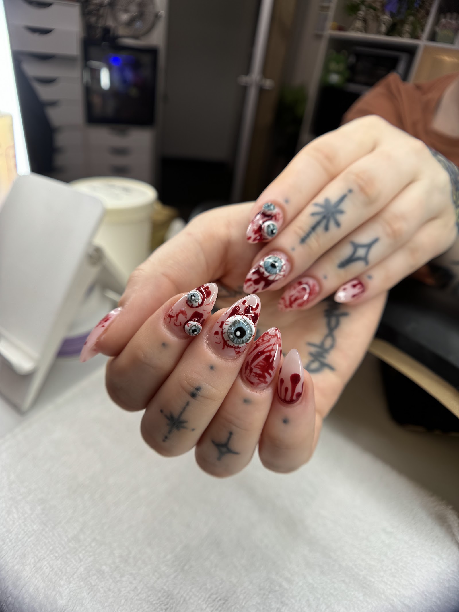 Polished nail Studio nail photo 2