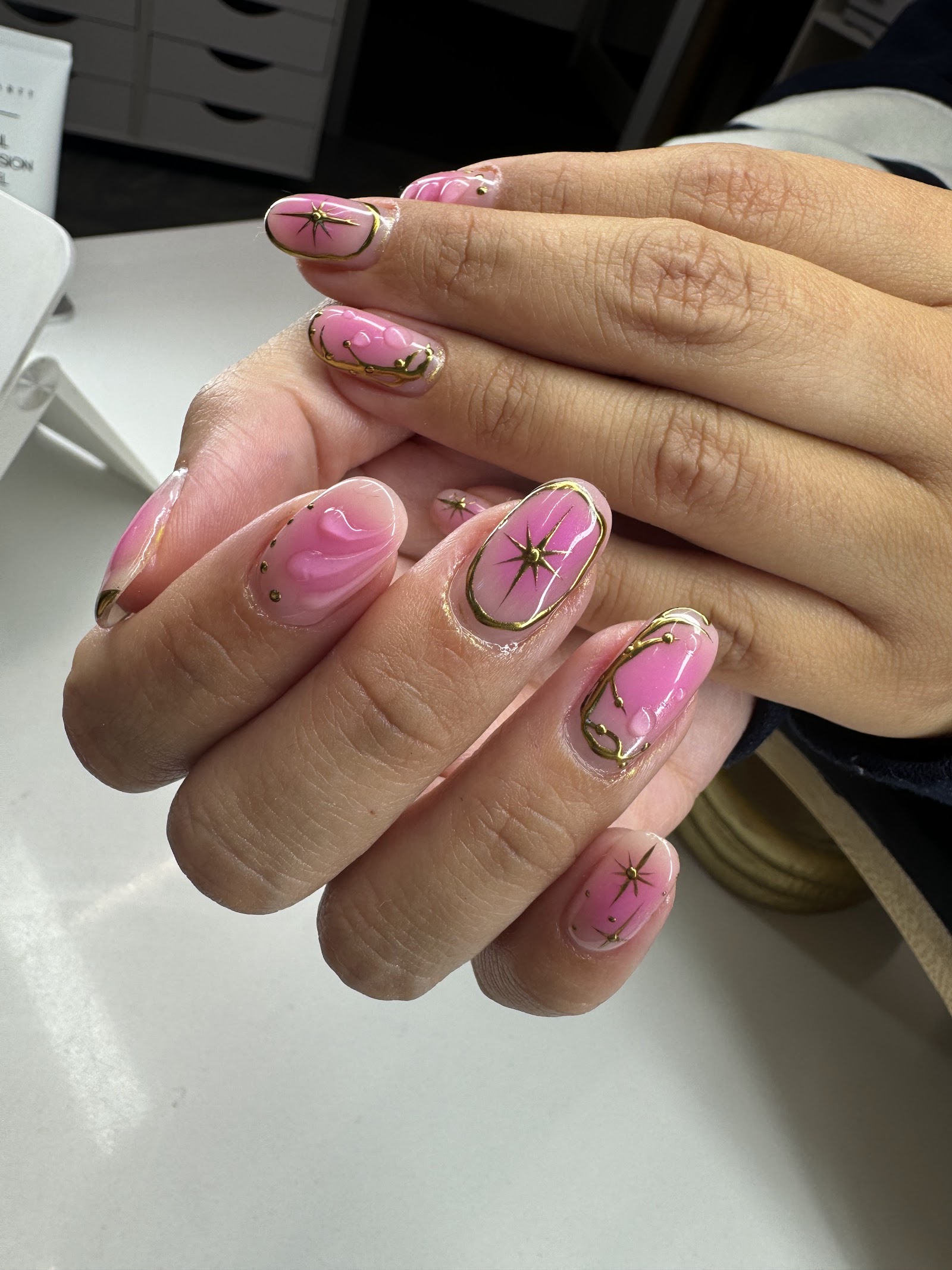Polished nail Studio nail photo 3