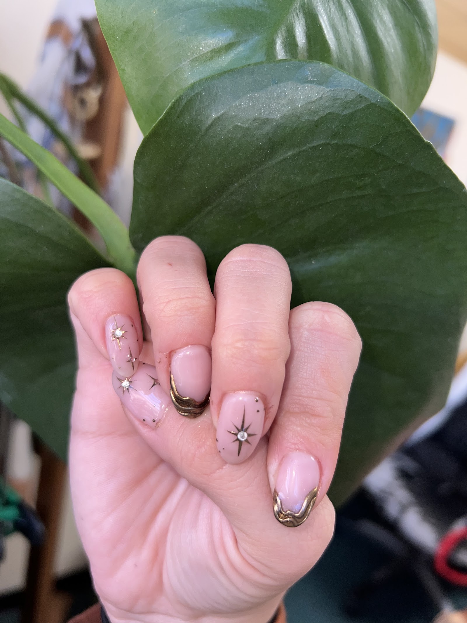 Polished nail Studio nail photo 4