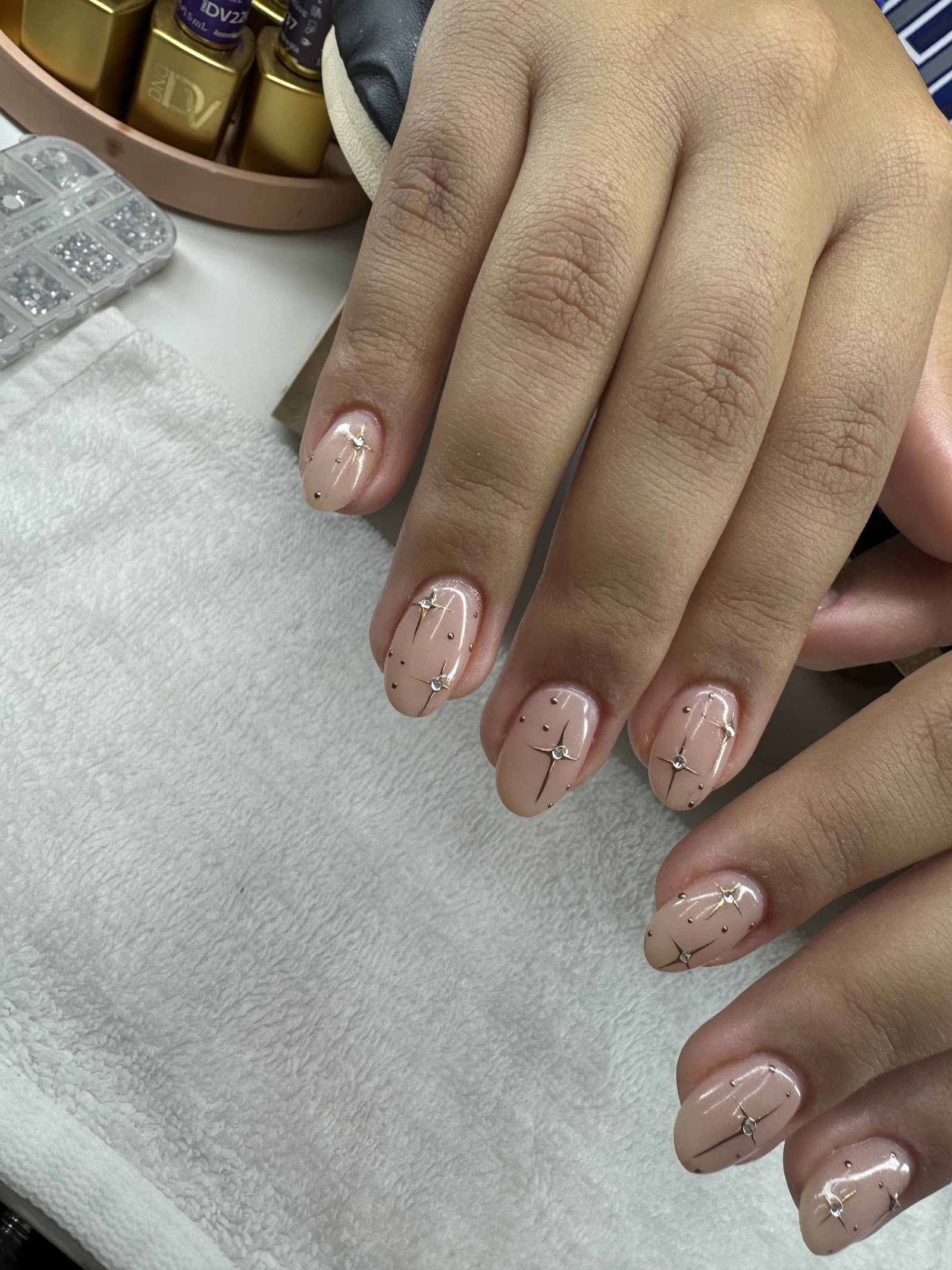 Polished nail Studio nail photo 5